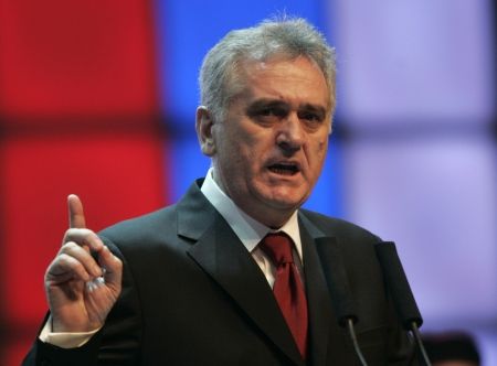 Noul preşedinte al Serbiei neagă genocidul de la Srebreniţa, contrazicând instanţele europene