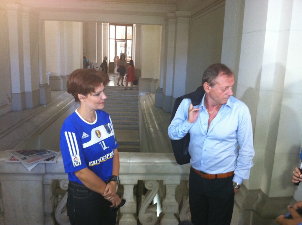 Olguţa Vasilescu, cu tricoul  Universităţii Craiova în instanţă