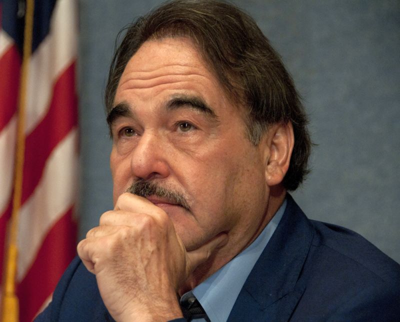 Oliver Stone: "Marijuana este un dar de la Dumnezeu"