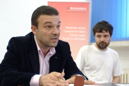 Oprescu numeşte şi destituie directori în secret. Şeful cimitirelor, director interimar peste parcuri