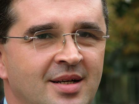 Oprişan să n-audă de Plăcintă: "PNL n-are decât să se spele cu ea pe cap!"