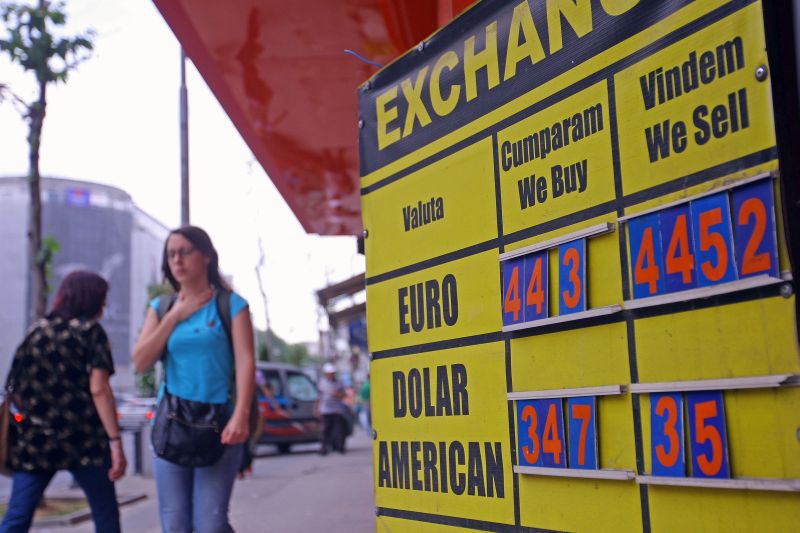Optimism în pieţe. EURO A SCĂZUT la 4,45 lei, cotaţiile acţiunilor cresc. VEZI ce dă speranţe investitorilor