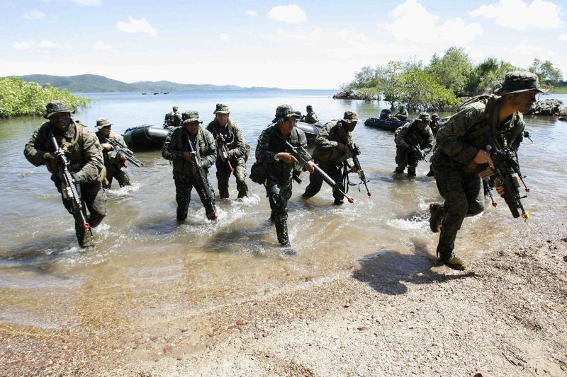 Panetta: SUA își vor transfera cea mai mare parte a flotei în Pacific. Reacția Chinei