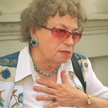 Paula Iacob a colaborat cu Securitatea. Definitiv şi irevocabil. Primul angajament l-a semnat pe vremea lui "tătuca Stalin"!