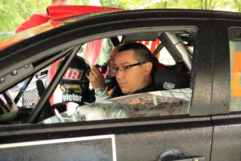 PDL îi cere premierului Victor Ponta să restituie mașina și-l acuză de "aroganță turbo"