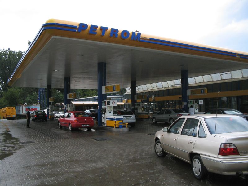 Petroliştii au plătit amenda de 900 de milioane de lei. Banii vor fi decontaţi însă tot de consumatori