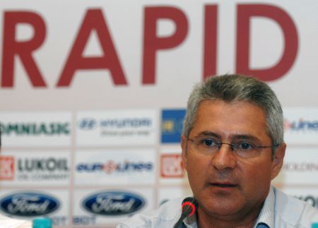 Placidul Nae Manea dă de pământ cu George Copos