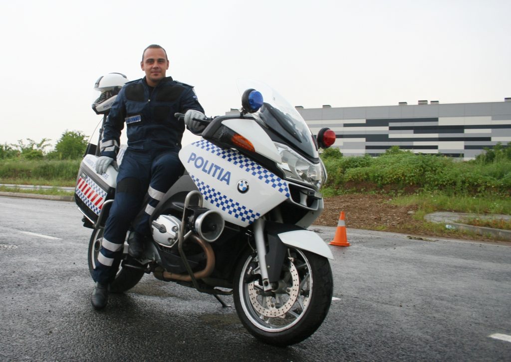 Poliţiştii de la Rutieră, playboy de Dorobanţi, îmbrăcaţi cu peste 4.000 de lei