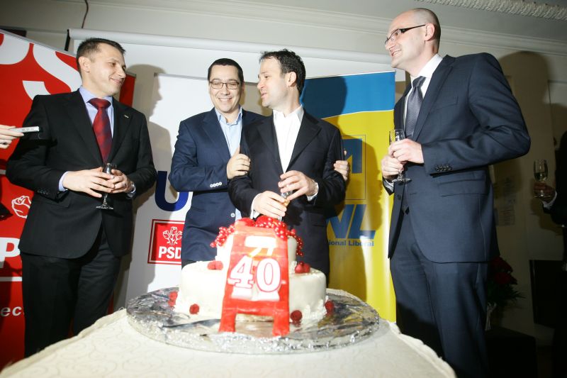 Ponta sărbătoreşte victoria în alegeri la hotelul lui Robert Negoiţă