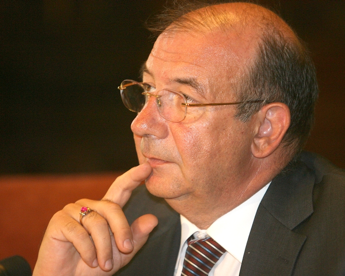 Radu Gheţea, CEC Bank: Băncile care au apucat să facă bani în România vor ţine cu dinţii să rămână