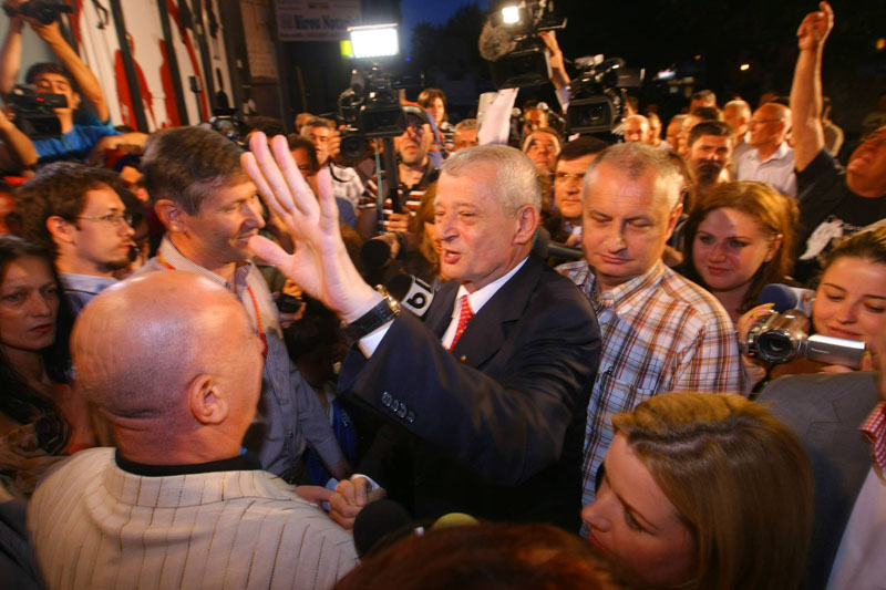 REZULTATE ALEGERI LOCALE 2012. EXIT - POLL IRES: Sorin Oprescu rămâne primarul general al Capitalei