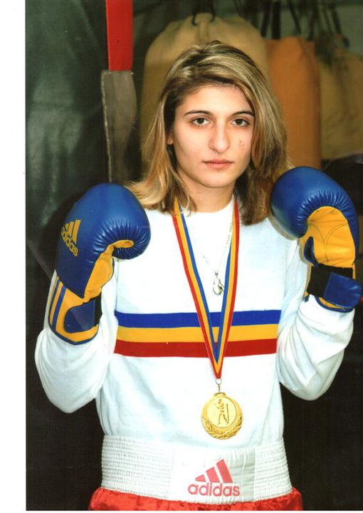 RING DE BOX în plină stradă, la Craiova. O jurnalistă a fost bătută de o pugilistă