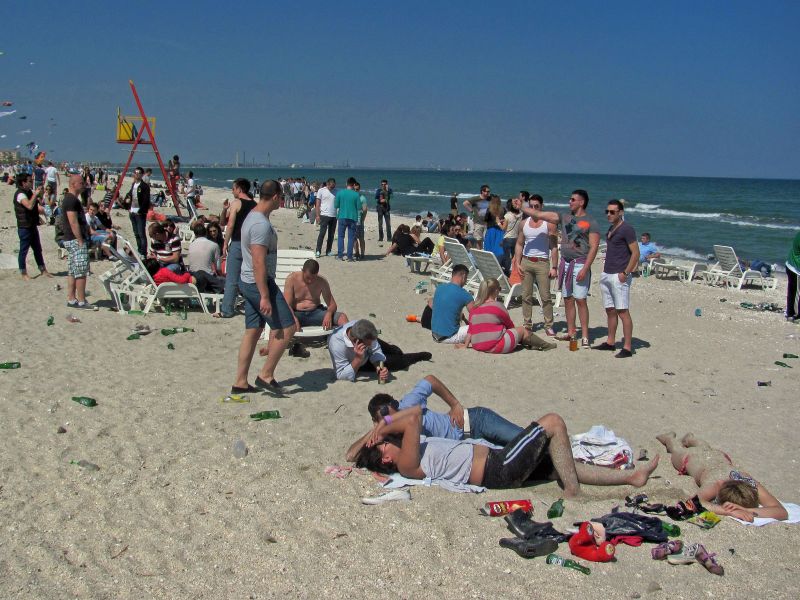 Românii s-au îmbulzit pe litoral. Ieri, opt trenuri au fost arhipline