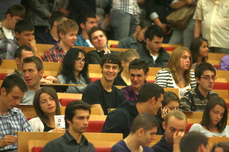 S-au anunţat locurile la admiterea în facultate. Ce specializări se desfiinţează