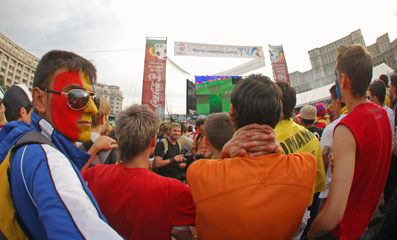 SCANDALUL DIN TVR IA AMPLOARE: Combinaţiile perechii CERNAT-ENĂCHESCU au lăsat România fără EURO "la liber"
