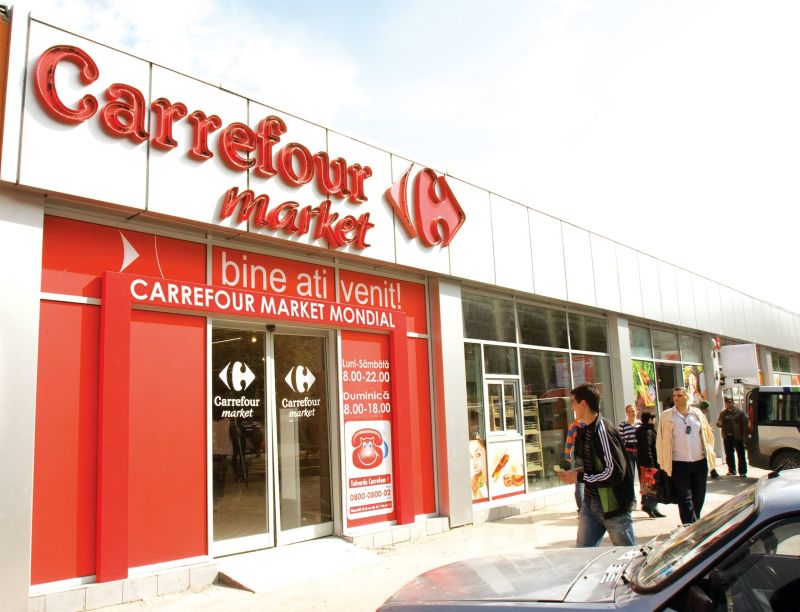 Scapă cine poate din Grecia. Câte sute de milioane acceptă Carrefour să piardă pentru a ieşi de pe piaţa elenă