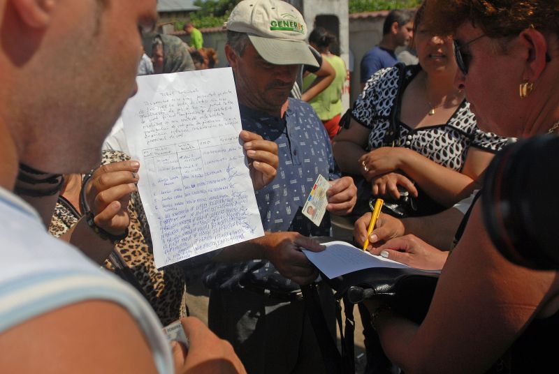 Se fură de-a lungul şi de-a latul ţării. 530 de fraude reclamate în 5 ore de votat în România VIDEO