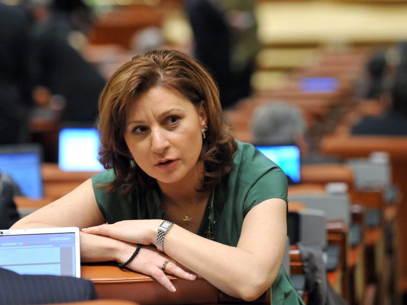 Senatorul Sorina Plăcintă a demisionat din PDL şi va trece la PNL