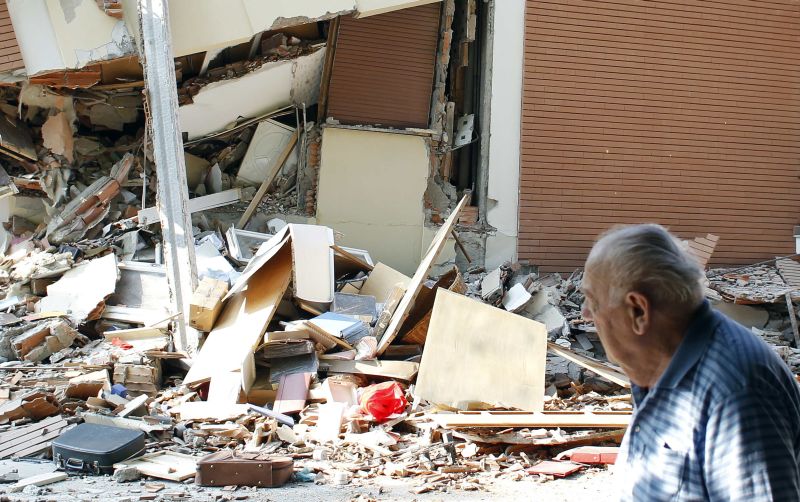 Sondaj: 51% dintre români sunt îngrijoraţi de un posibil conflict armat în România