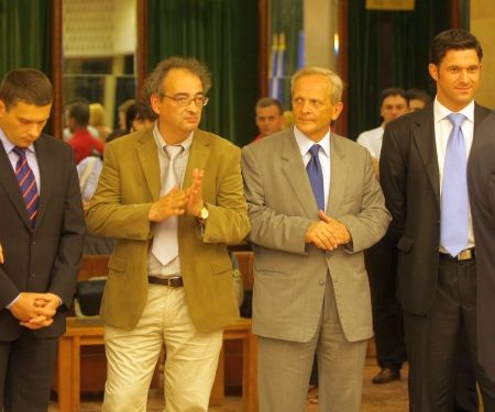 T.R. Ungureanu: Victor Ponta trebuie să demisioneze cu tot guvernul de nesătui
