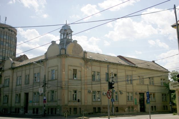 Ţara tunurilor: cum s-au făcut ţiganii stăpâni pe spitalele româneşti