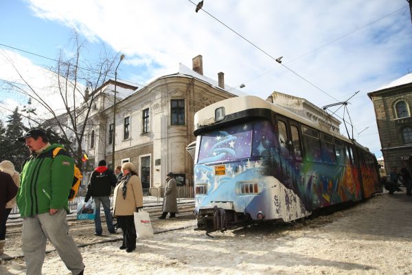 Tramvaiul de 1,5 milioane de euro a fost lovit de un taximetru