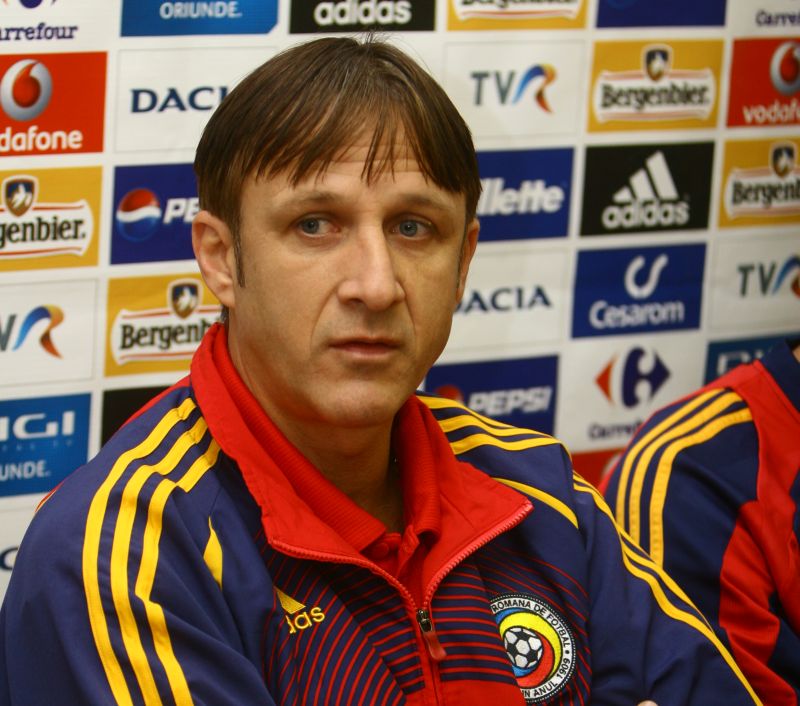 Tricolorii mici rămân în cărţi