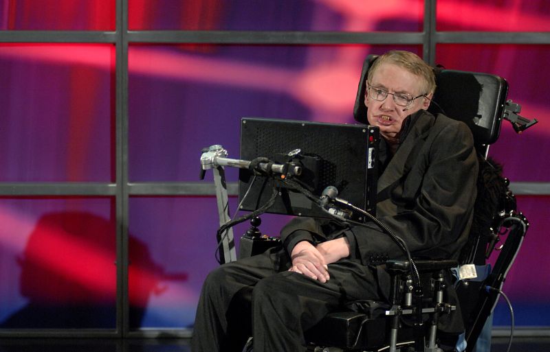 ULUITOR. Maşina care CITEŞTE GÂNDURILE devine realitate. Primul utilizator, renumitul fizician Stephen Hawking