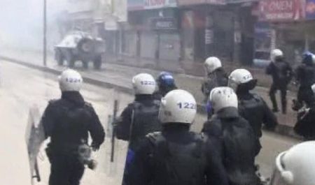 Un kurd surdo-mut riscă 25 de ani de închisoare într-un proces în care proba principală este o lămâie
