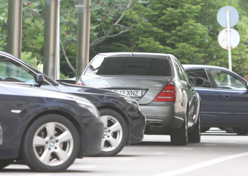 UPDATE: Victor Ponta foloseşte o limuzină de peste 100.000 de euro, de la Colina Motors