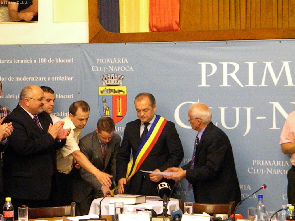 VEZI cum şi-a început Emil Boc prima zi de primar al Clujului