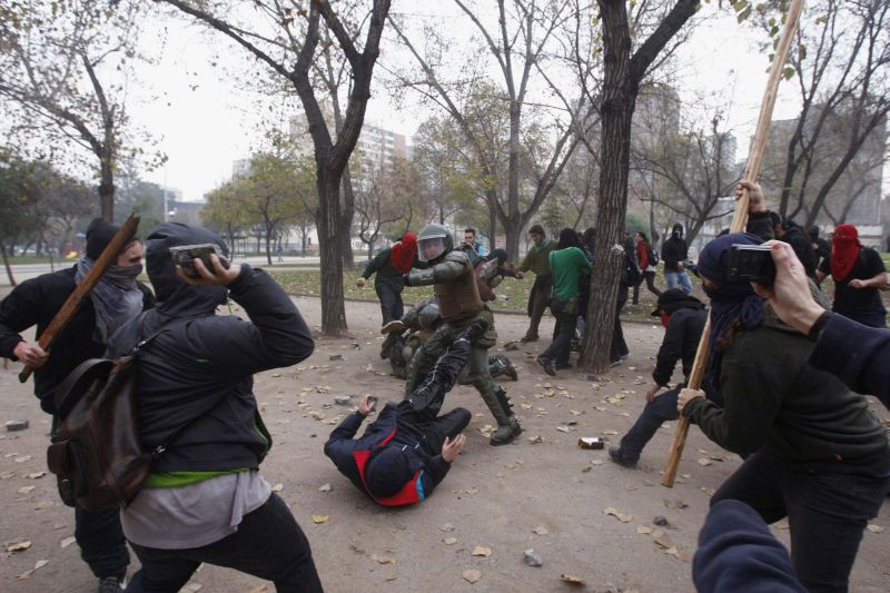 Violenţe în Santiago de Chile, după difuzarea unui documentar de preamărire a dictatorului Augusto Pinochet