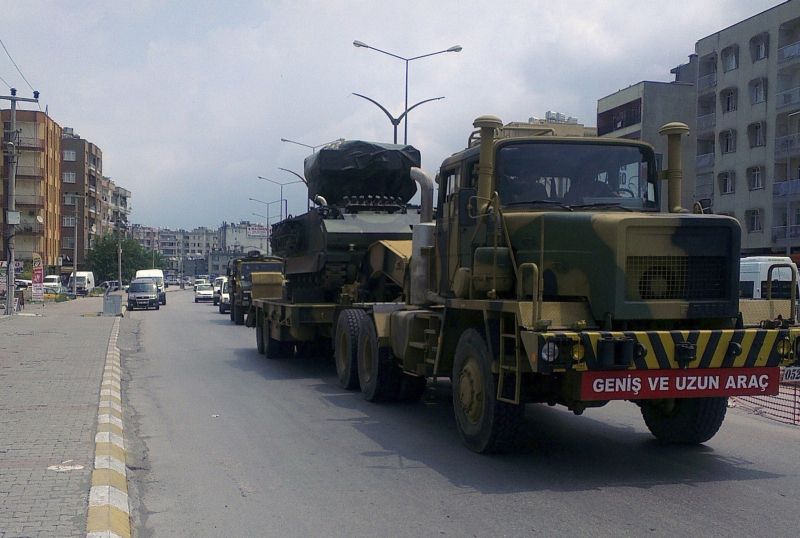 Zăngănit de arme la frontiera dintre Turcia şi Siria