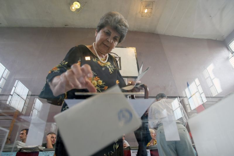 ANALIZĂ. Două calcule foarte amănunţite despre câţi români vor veni la referendum. Câte voturi lipsesc acum celor de la USL