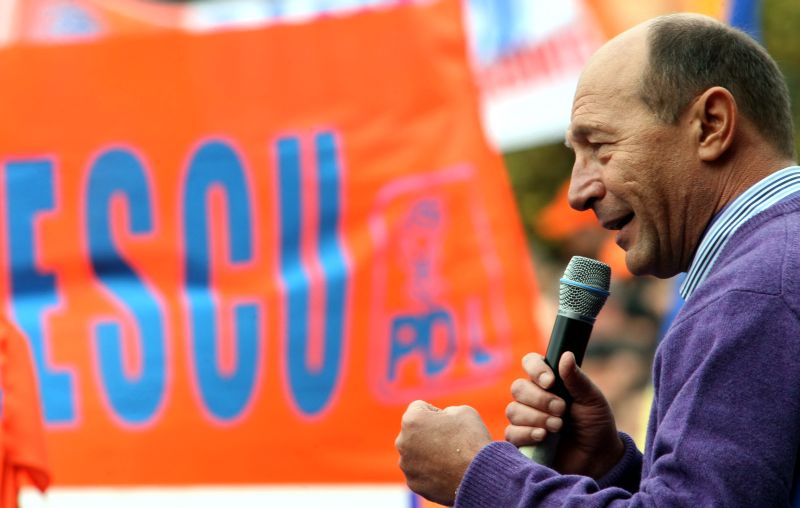 Băsescu: Ponta şi Antonescu se dedică mai mult puşcăriabililor, decât României. PLUS. Documentul semnat de USL, să fie trimis la UE şi NATO