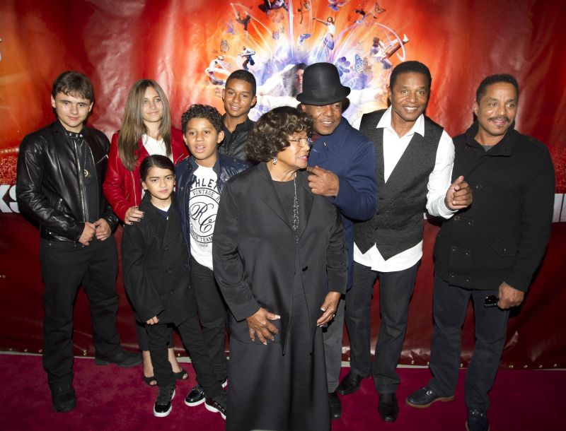 Bătaie ca-n Bronx în familia lui Michael Jackson. Paris, pălmuită de mătuşa Janet
