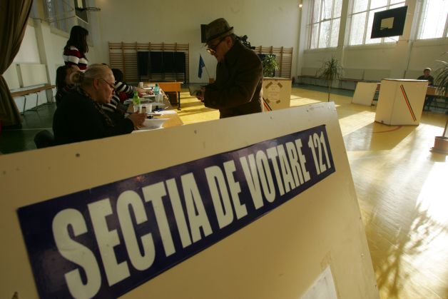 BEC va face informări privind prezenţa la vot la orele 11.30, 15.30, 18.00, 21.30 şi 23.40