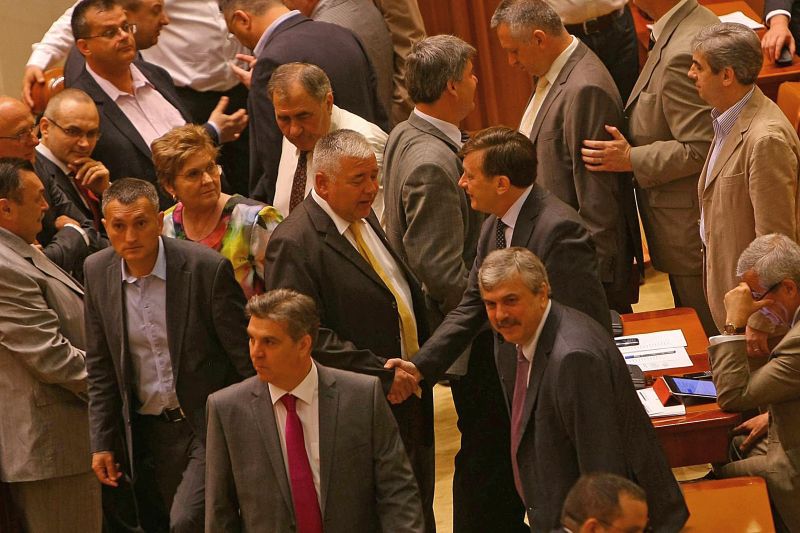 Câte legi a încălcat USL de azi-dimineaţă