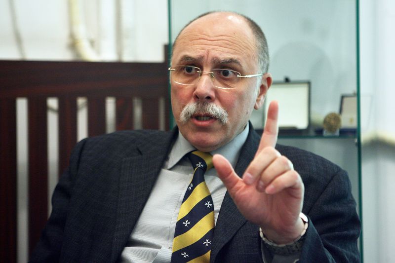 CCR: Avocatul Poporului răspunde în faţa Parlamentului, nu intră în atribuţiile Curţii revocarea sa