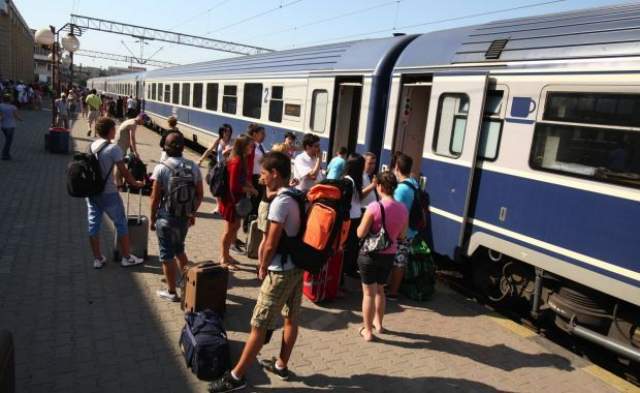 CFR la 40 de grade. Reportaj din trenul de Oltenia în care sauna e singura facilitate inclusă