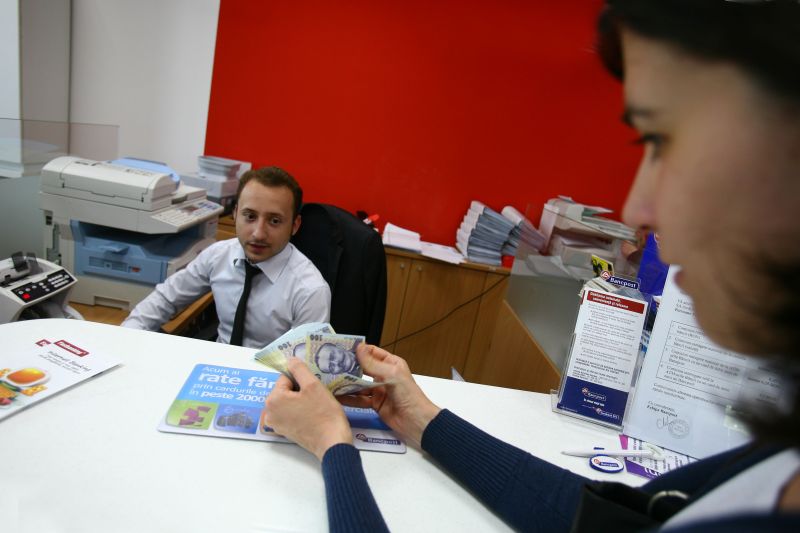 Creditul în euro înghite veniturile românilor