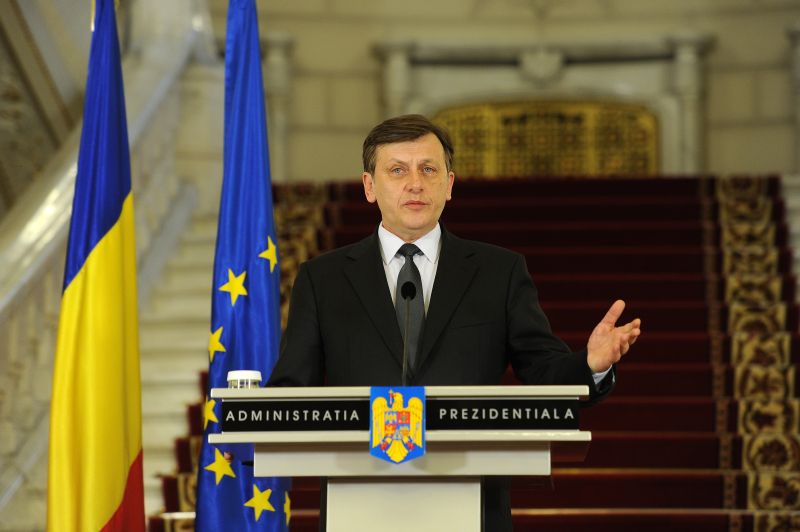 Crin Antonescu: "Am promulgat legea referendumului, care consacră pragul de participare la cel puţin 50% plus unu"