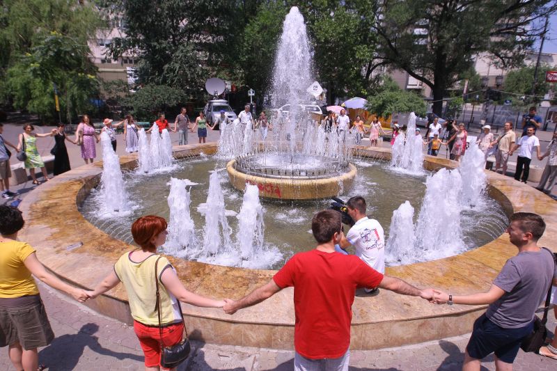 Cum a încercat Oprescu să demoleze ilegal fântâna de la Universitate