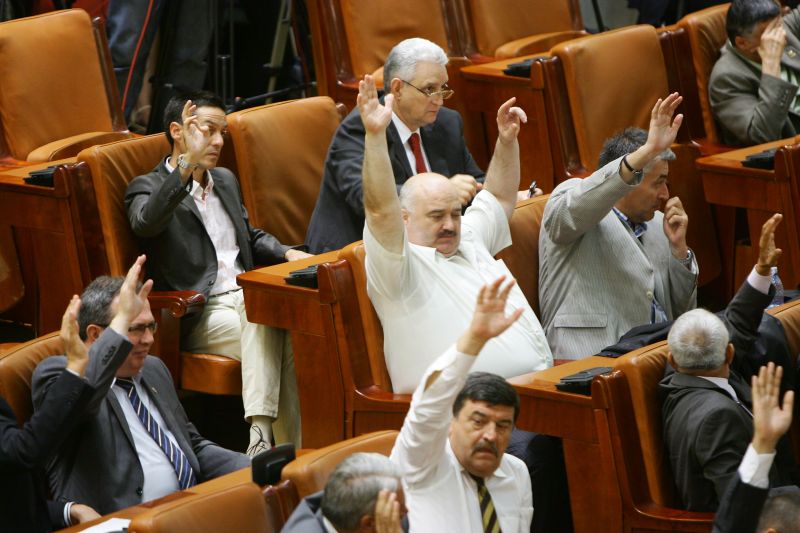 Cum s-a ajuns la suspendare şi ce a înţeles un indian din toată treaba asta