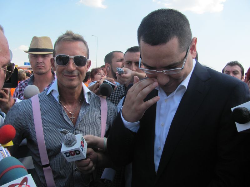 Directorul editorial al "Le Monde" îl ia peste picior pe Ponta: Sigur că am fost plătiţi, suntem salariaţi ai ziarului