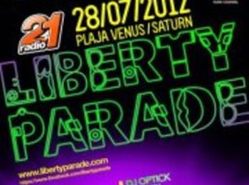 DJ Robert Sanchez mixează la Liberty Parade