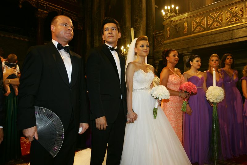 Elena Gheorghe, nuntă cu torţe pe o căldură mare