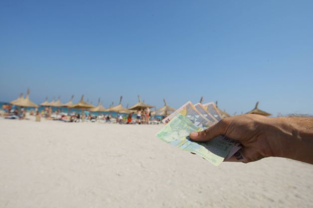 Fenomen: Nimeni nu mai dă bon pe Litoral. Câte zerouri, în milioane de euro, are EVAZIUNEA RECORD de pe malul mării