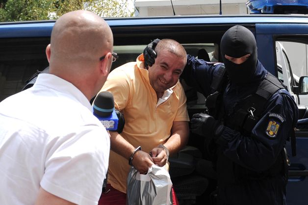 Fiul interlopului Butoane a primit 10 ani de închisoare. Droga minorele şi le obliga la prostituţie