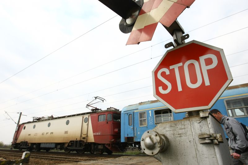 Furturile de pe calea ferată au întârziat 18 trenuri, noaptea trecută